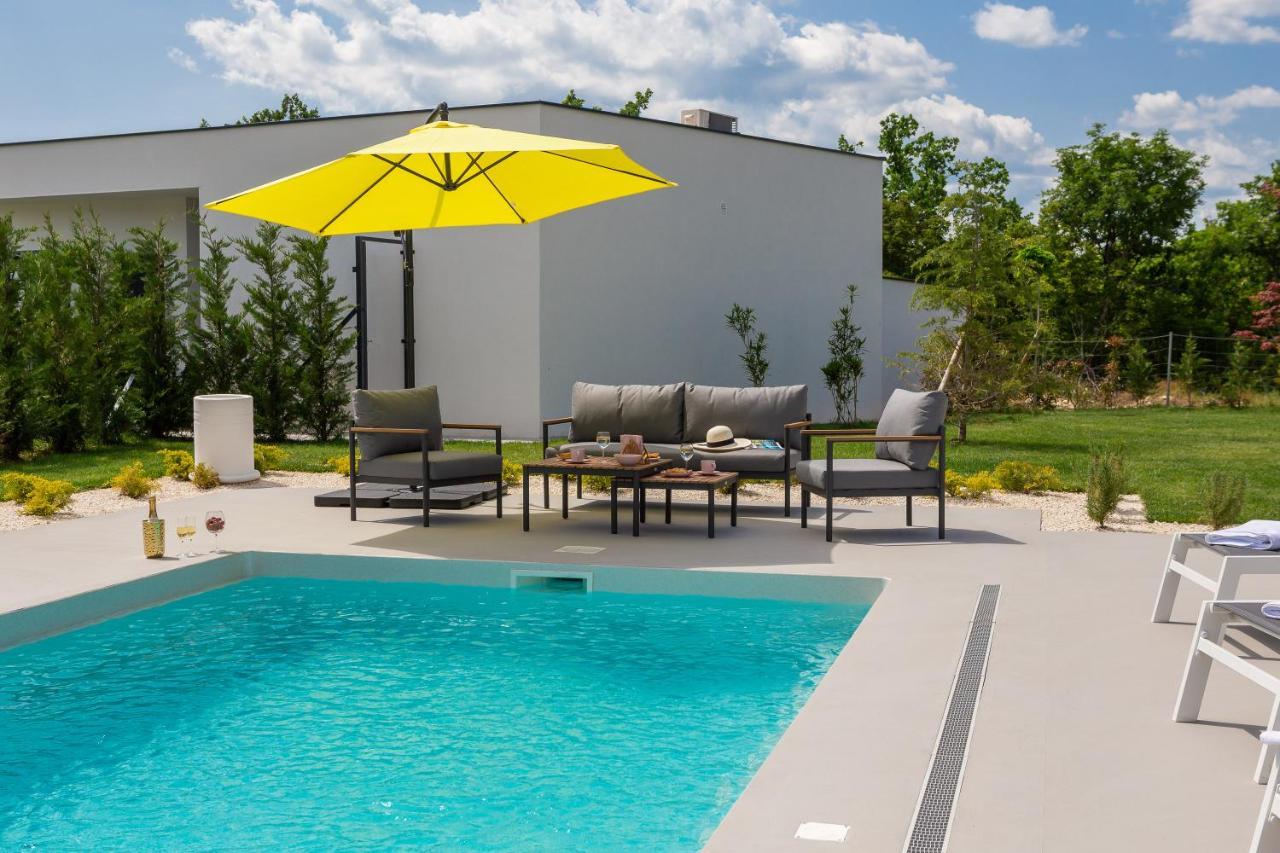 Bandelli Villas Oklaj Luaran gambar